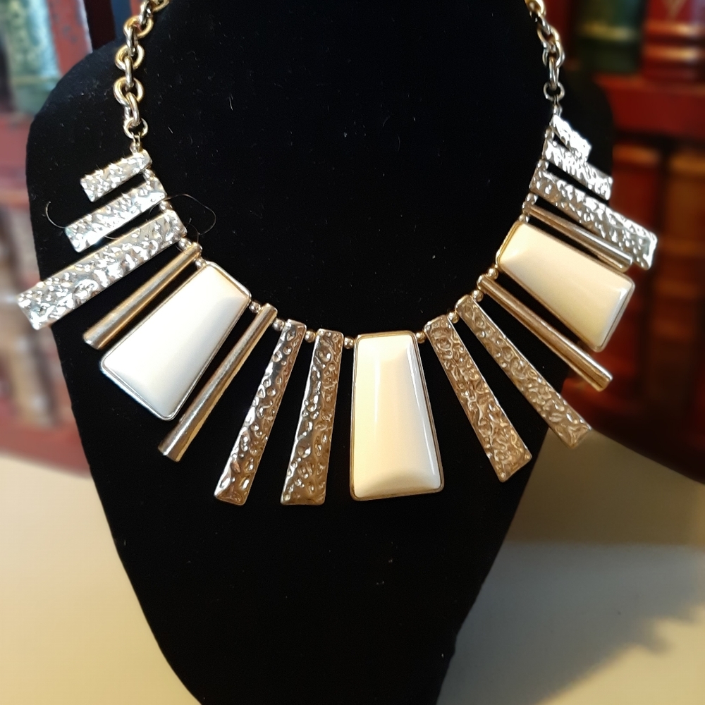 Costume jewelry Necklace